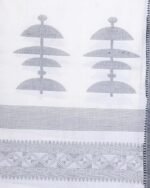 Women Saree with Woven Motifs - Image 3